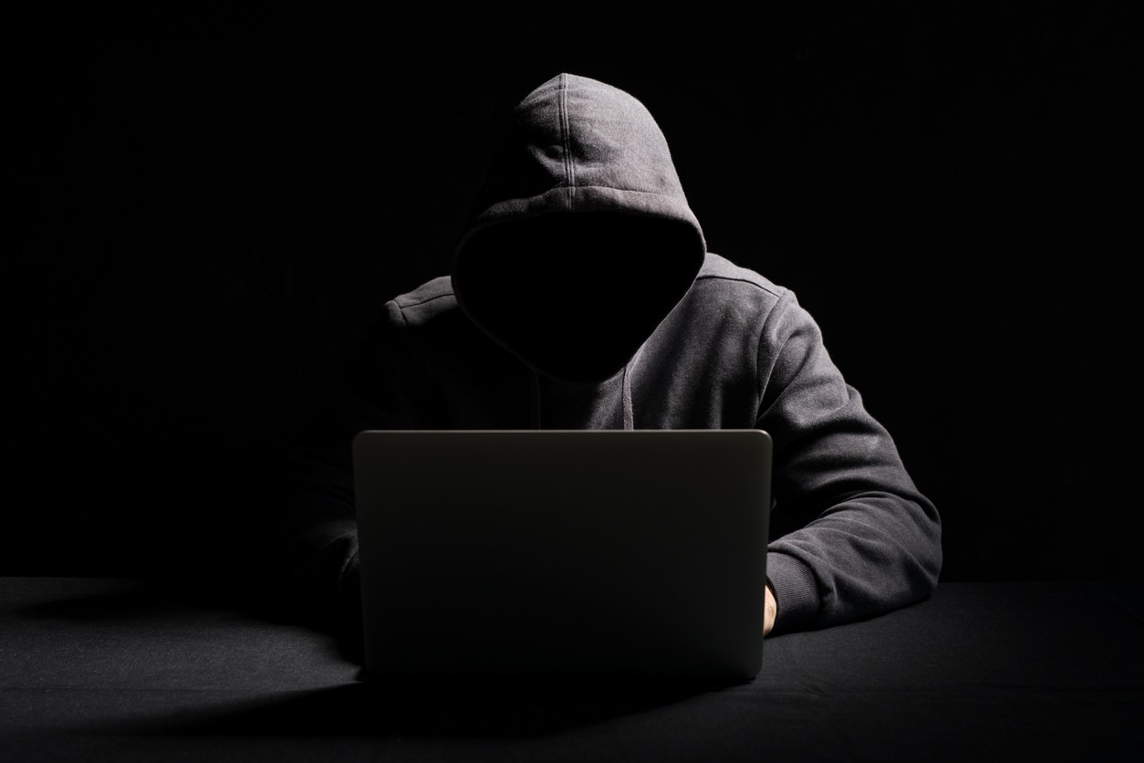 Προσποιούνταν τη γυναίκα online και εκβίαζε ανήλικο με σεξουαλικό υλικό