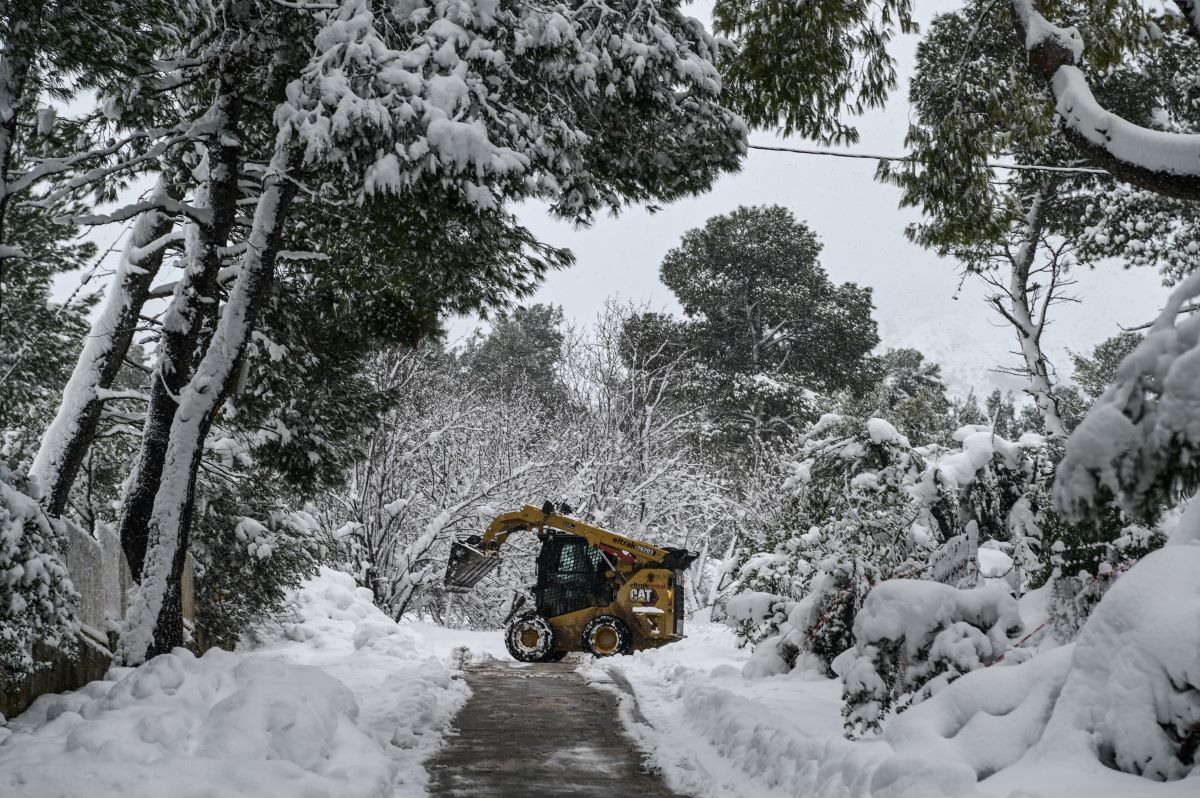 Καιρός σήμερα: Συνεχίζεται η καταιγίδα με βροχές, χιόνια και θυελλώδεις ανέμους – Αναλυτική πρόγνωση