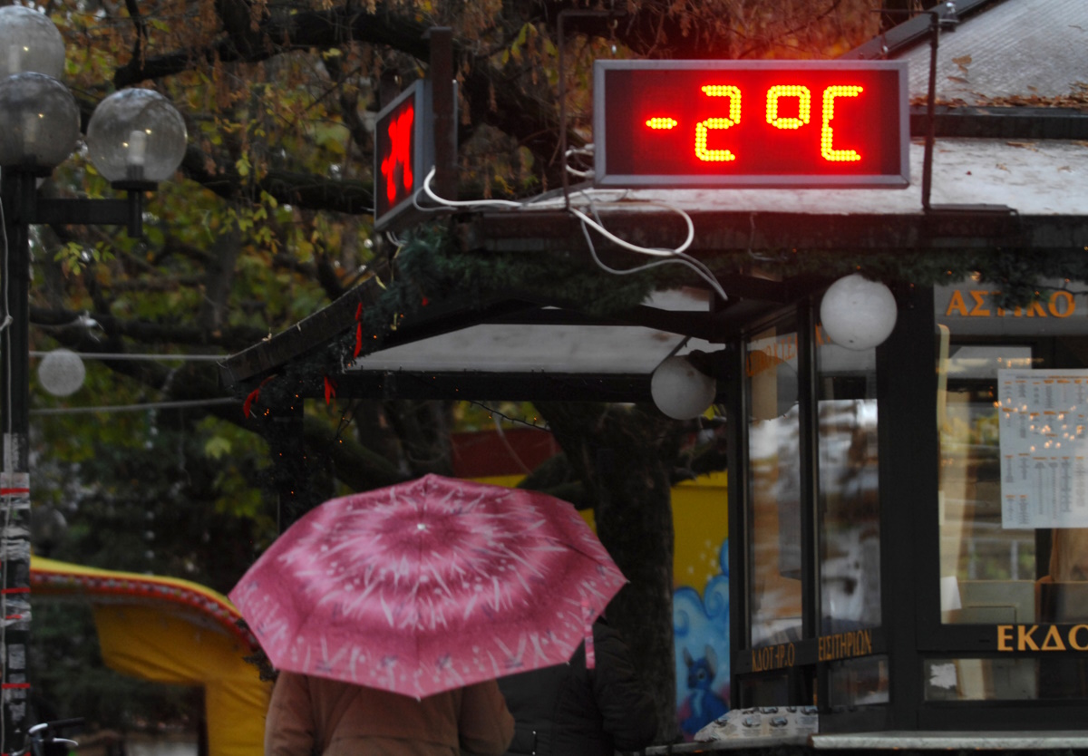Καιρός σήμερα: Βροχές και κρύο σε όλη τη χώρα με καταιγίδες στα παραθαλάσσια – Που θα χιονίσει