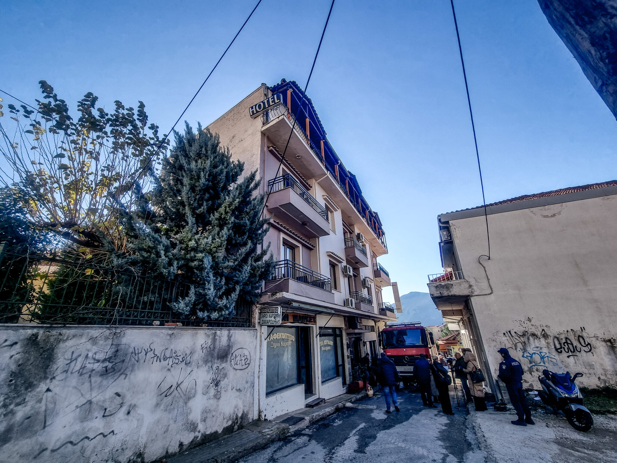 Καλαμπάκα: Εξιτήριο από το νοσοκομείο έλαβαν έξι άτομα που νοσηλεύονταν μετά τη φωτιά στο ξενοδοχείο