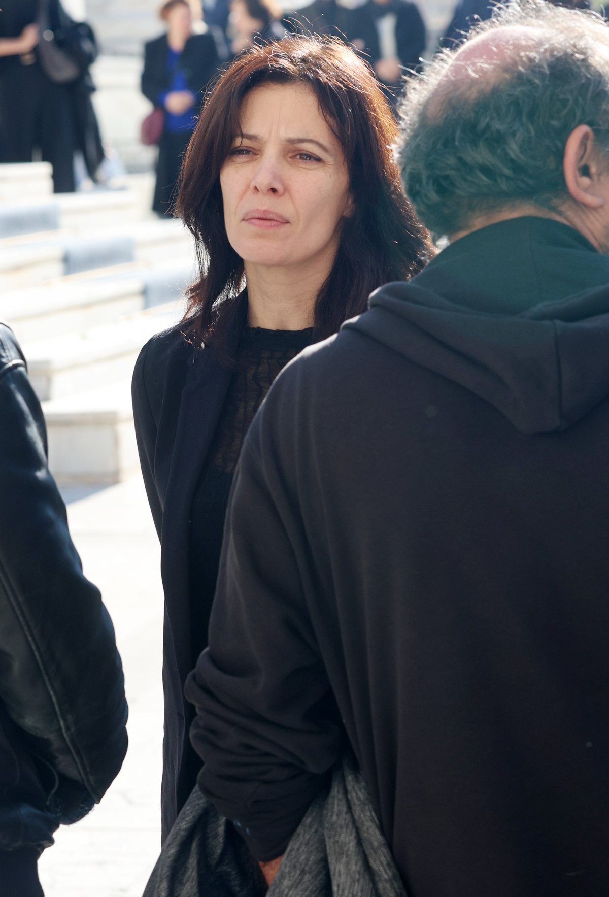 Κηδεία Δημήτρη Ήμελλου: Οι ηθοποιοί του «Σασμού» στο Α’ Κοιμητήριο για το τελευταίο «αντίο» 19 Κηδεία Δημήτρη Ήμελλου: Οι ηθοποιοί του «Σασμού» στο Α’ Κοιμητήριο για το τελευταίο «αντίο»