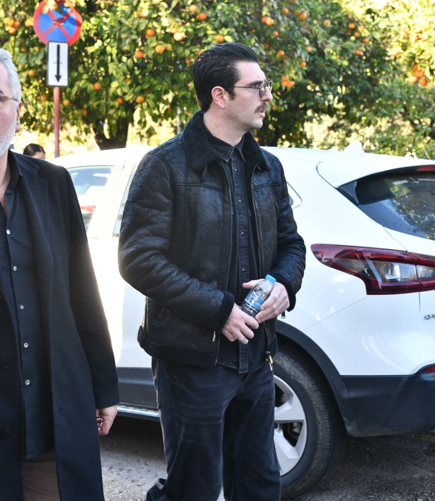 Κηδεία Δημήτρη Ήμελλου: Οι ηθοποιοί του «Σασμού» στο Α’ Κοιμητήριο για το τελευταίο «αντίο» 24 Κηδεία Δημήτρη Ήμελλου: Οι ηθοποιοί του «Σασμού» στο Α’ Κοιμητήριο για το τελευταίο «αντίο»