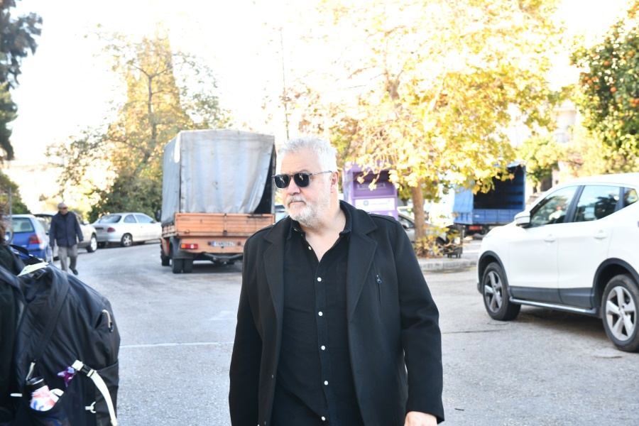 Κηδεία Δημήτρη Ήμελλου: Οι ηθοποιοί του «Σασμού» στο Α’ Κοιμητήριο για το τελευταίο «αντίο» 25 Κηδεία Δημήτρη Ήμελλου: Οι ηθοποιοί του «Σασμού» στο Α’ Κοιμητήριο για το τελευταίο «αντίο»