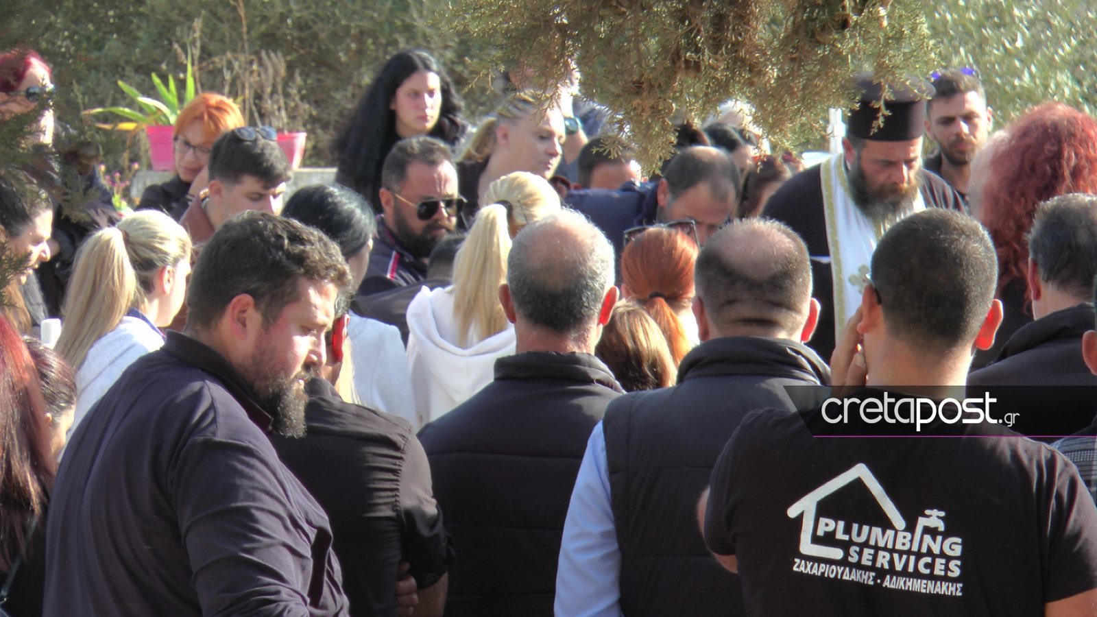 Κρήτη: Συνελήφθη ο Γάλλος δολοφόνος της Ράνιας – Θλίψη στην κηδεία της 36χρονης 12 Κρήτη: Συνελήφθη ο Γάλλος δολοφόνος της Ράνιας – Θλίψη στην κηδεία της 36χρονης