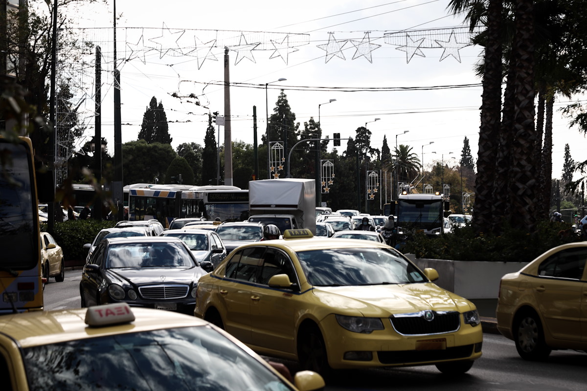 Κίνηση στους δρόμους: Ιδιαίτερα αυξημένη κίνηση παρατηρείται σε κεντρικούς δρόμους της Αττικής