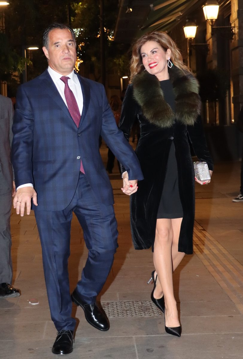 Φωτογραφίες: Οι εκθαμβωτικές εμφανίσεις στο χριστουγεννιάτικο πάρτι του οίκου κοσμημάτων του Κώστα Καίσαρη 7 Φωτογραφίες: Οι εκθαμβωτικές εμφανίσεις στο χριστουγεννιάτικο πάρτι του οίκου κοσμημάτων του Κώστα Καίσαρη