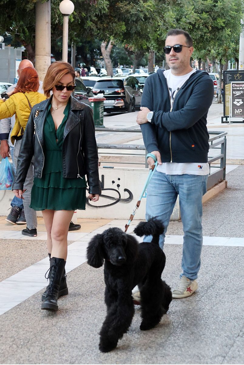 Μαριάντα Πιερίδη – Πάνος Ιωαννίδης: Περίπατος στα νότια με τον σκύλο τους – Εικόνες