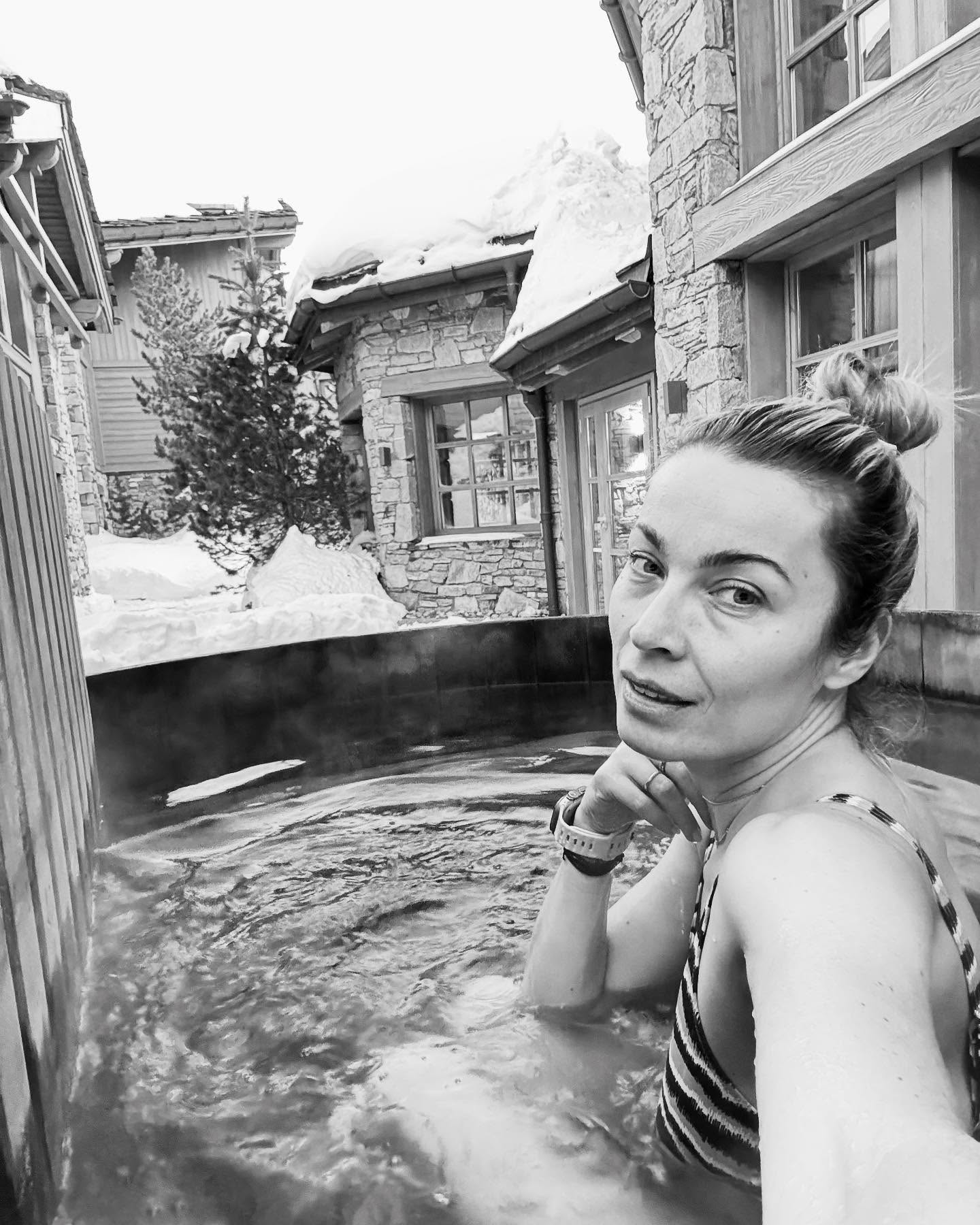 Μαριέττα Χρουσαλά: Με μπικίνι στο τζακούζι κοντά στα χιόνια – Οι οικογενειακές διακοπές στην Κουρσεβέλ 7 Μαριέττα Χρουσαλά: Με μπικίνι στο τζακούζι κοντά στα χιόνια – Οι οικογενειακές διακοπές στην Κουρσεβέλ