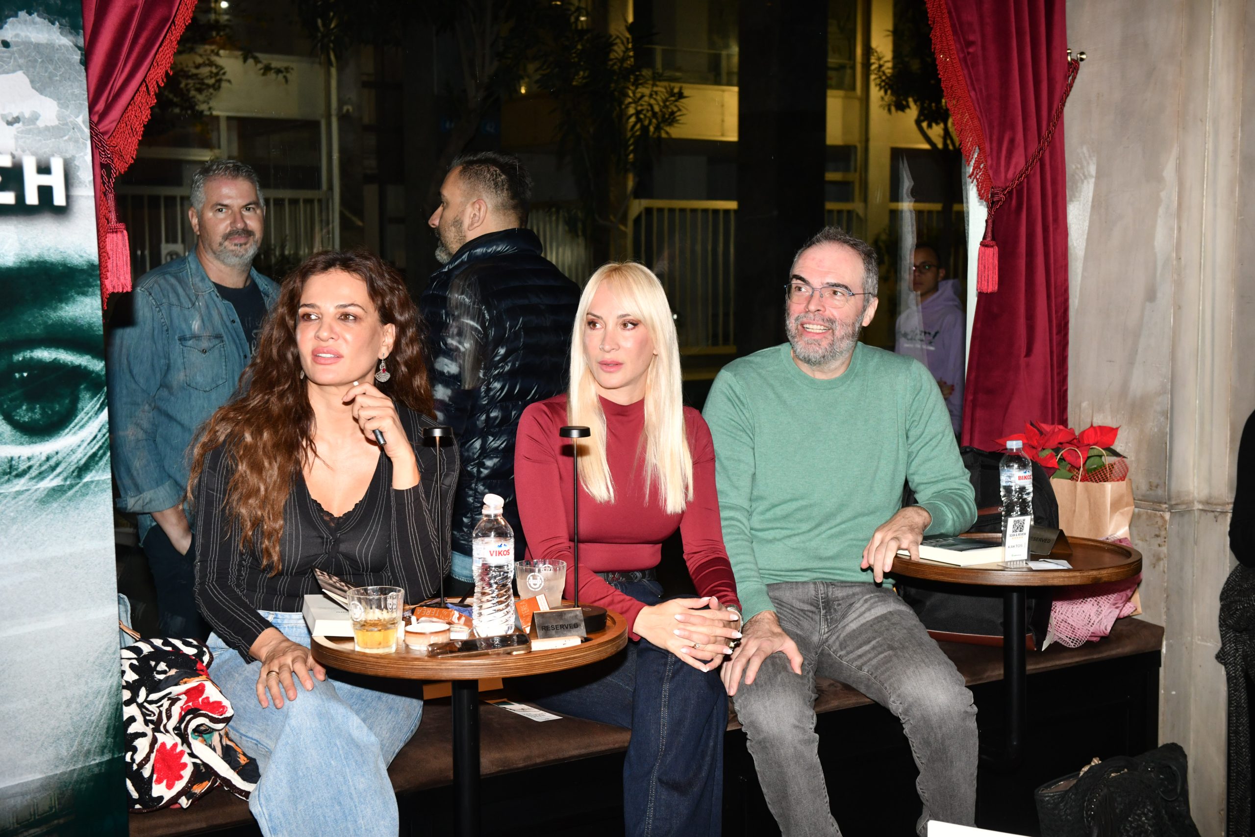 Δήμητρα Ματσούκα: Σπάνια δημόσια εμφάνιση με τον Πέτρο Κόκκαλη – Στην παρουσίαση του βιβλίου της αδελφής της, Μαρίας Ματσούκα