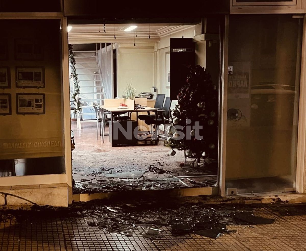 Θησείο: Πυρπόλησαν γραφείο μεσιτών στην Ακρόπολη