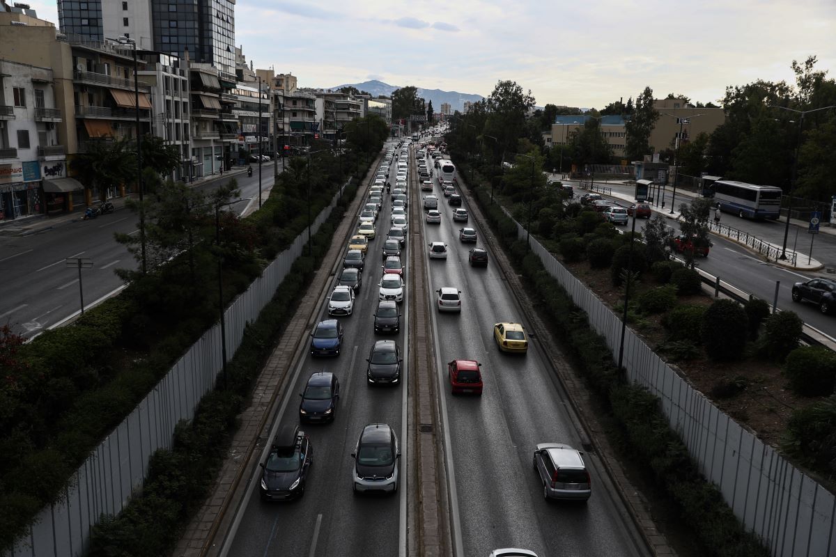 Αγία Παρασκευή: Τροχαίο με 3 οχήματα στη Λεωφόρο Μεσογείων