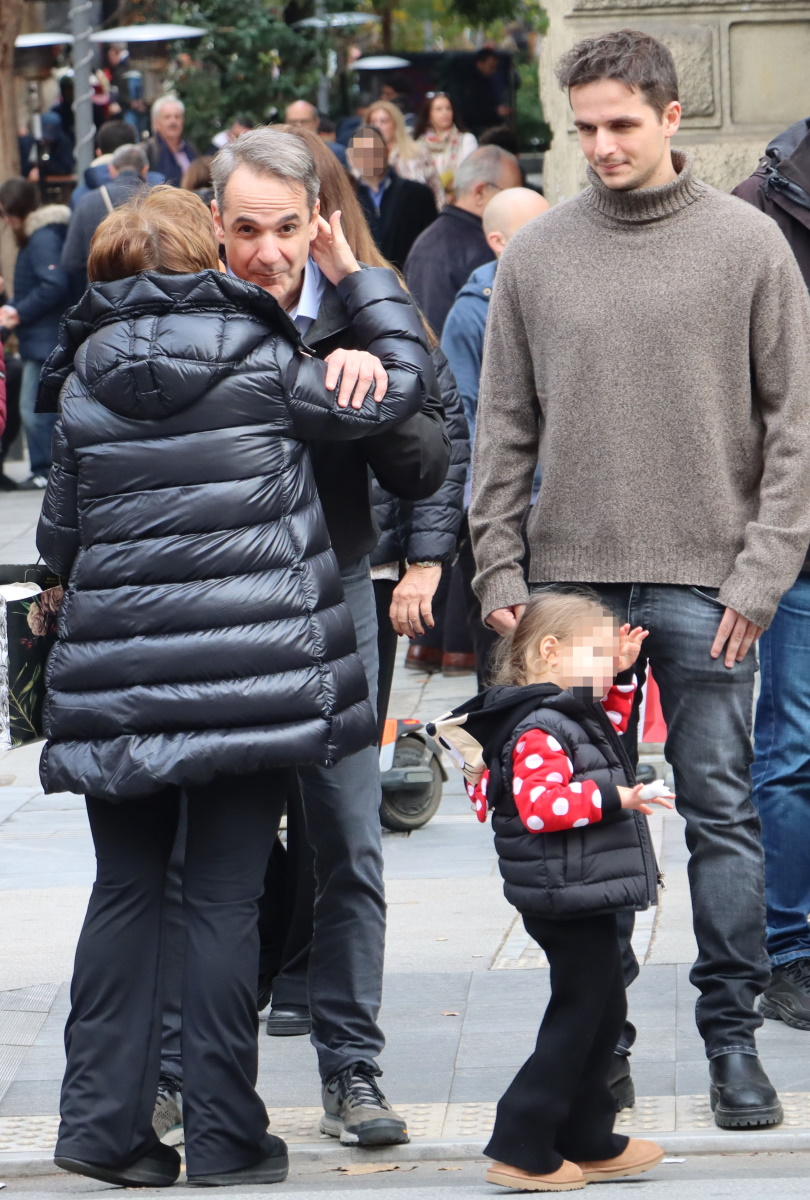 Κυριάκος Μητσοτάκης: Στην καρδιά της Αθήνας με τον γιο του, Κωνσταντίνο Μητσοτάκη – Φωτογραφίες 6 Κυριάκος Μητσοτάκης: Στην καρδιά της Αθήνας με τον γιο του, Κωνσταντίνο Μητσοτάκη – Φωτογραφίες