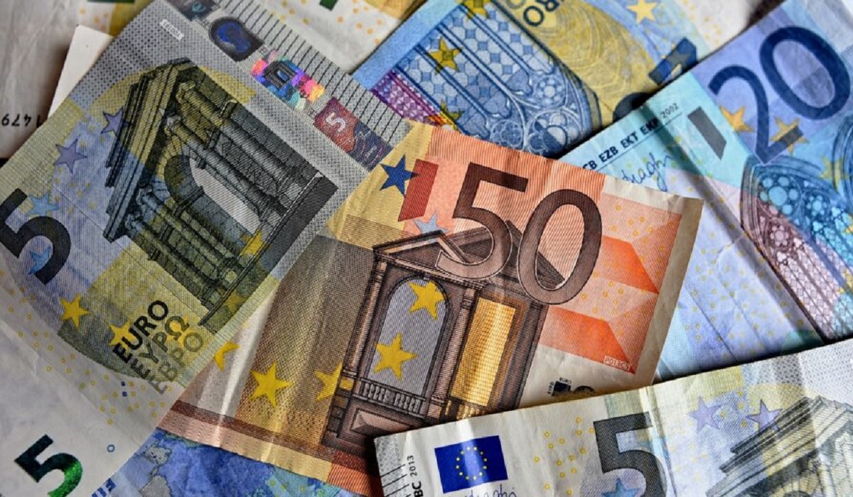 money-3481699_1280-910x521-1