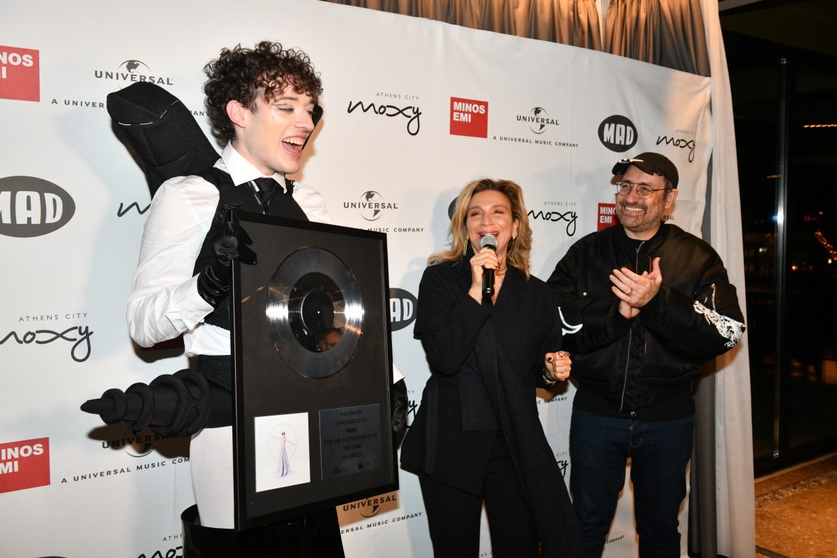 Το Nemo στην Ελλάδα: Το TLIFE στη βράβευση για τις πλατινένιες πωλήσεις του – Εικόνες