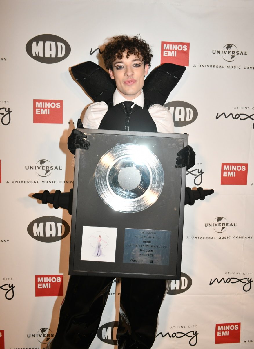 Το Nemo στην Ελλάδα: Το TLIFE στη βράβευση για τις πλατινένιες πωλήσεις του – Εικόνες