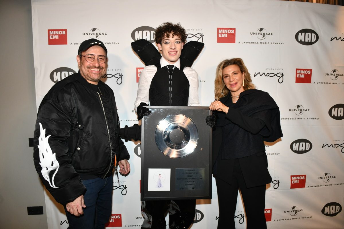 Το Nemo στην Ελλάδα: Το TLIFE στη βράβευση για τις πλατινένιες πωλήσεις του – Εικόνες