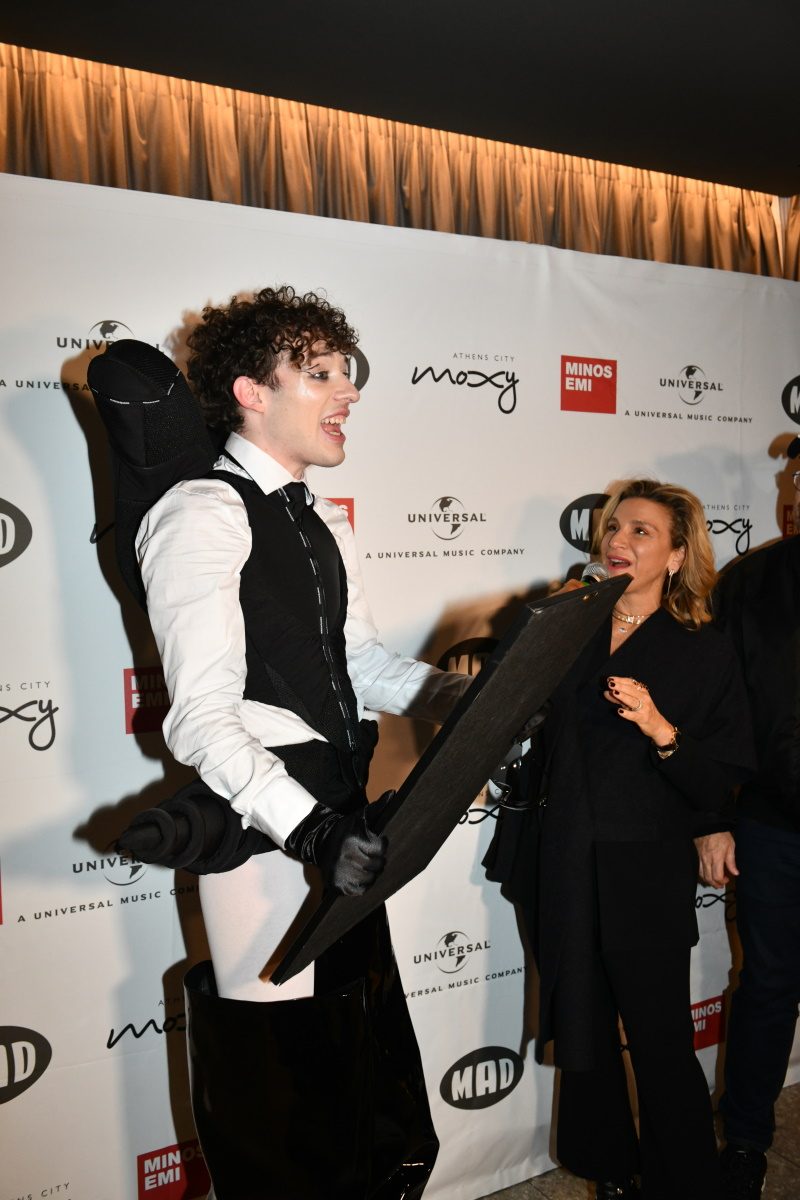 Το Nemo στην Ελλάδα: Το TLIFE στη βράβευση για τις πλατινένιες πωλήσεις του – Εικόνες