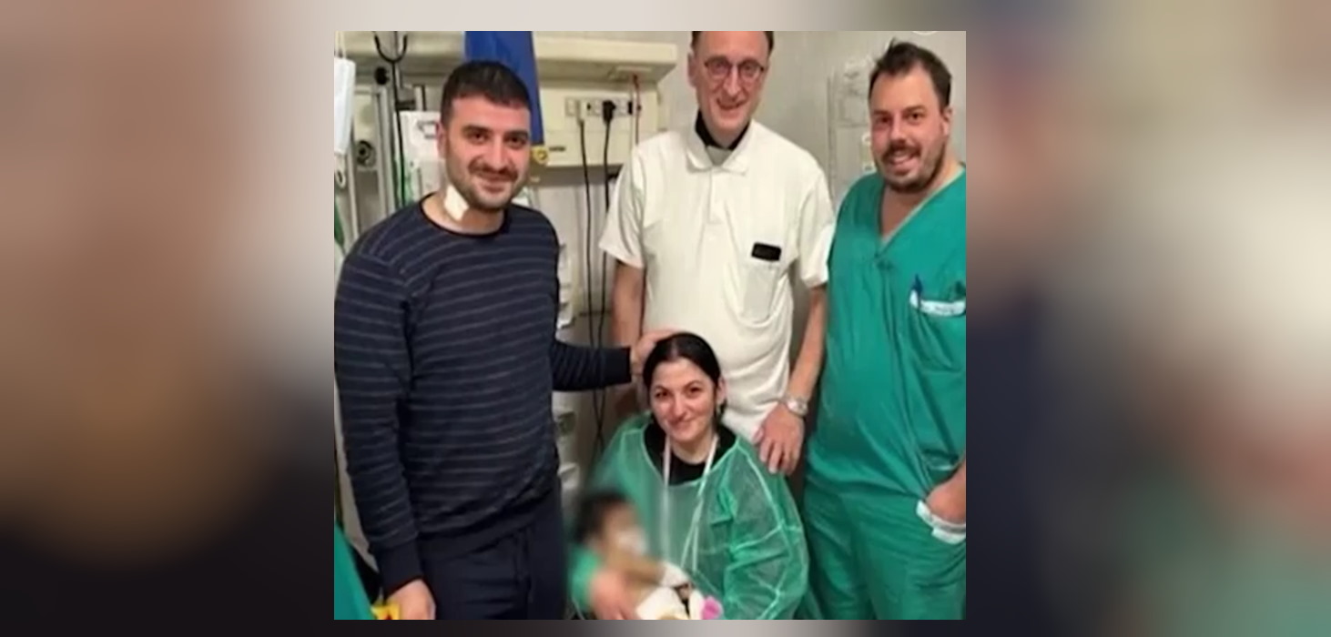 Συγκλονίζει ο πατέρας που προσέφερε τμήμα από το ήπαρ του στην 11 μηνών κόρη του: «Ήταν θαύμα των Χριστουγέννων»