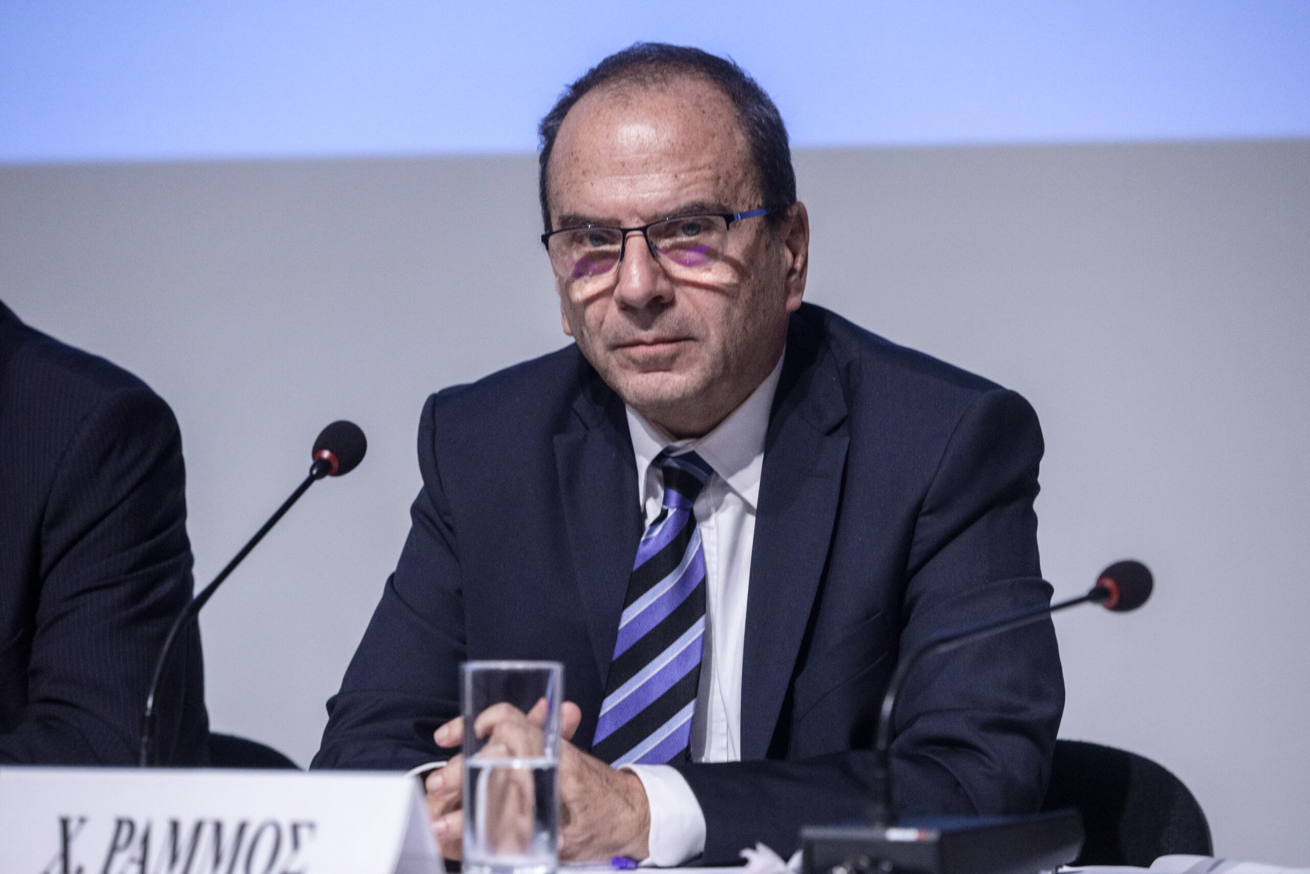 Πηγές Νέας Αριστεράς: Οι ωμές επιθέσεις της κυβέρνησης στον κύριο Ράμμο αποκαλύπτουν τις βαθιές πληγές στο κράτος δικαίου