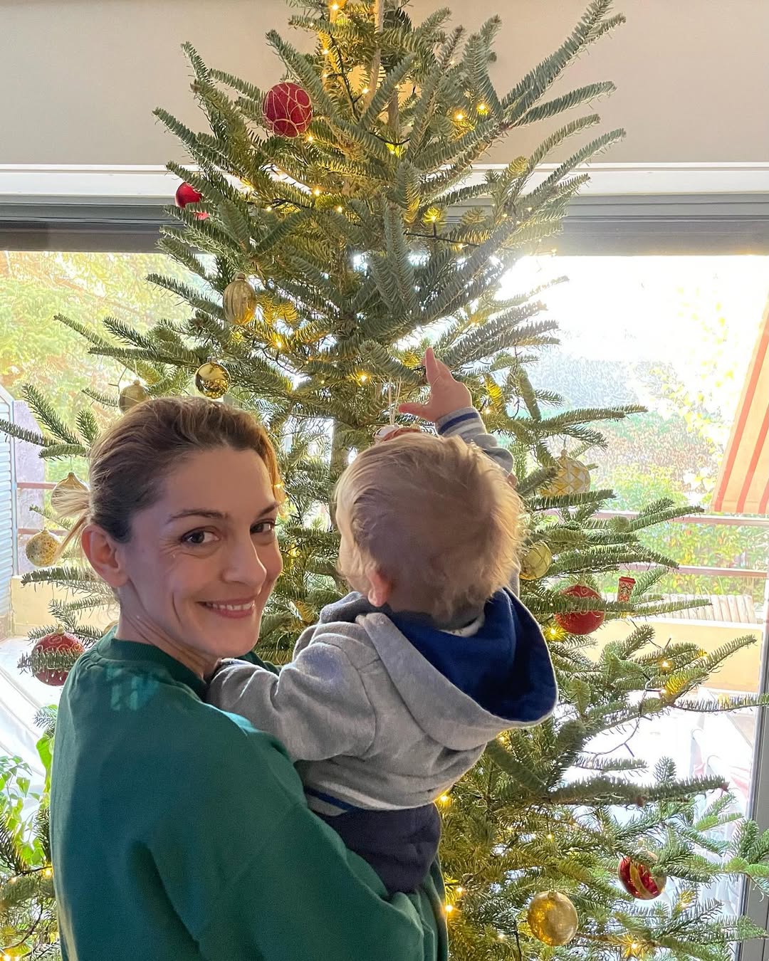 Γιούλικα Σκαφιδά: Οι εικόνες από το δέντρο που στόλισε στο σπίτι της μαζί με τον γιο της!