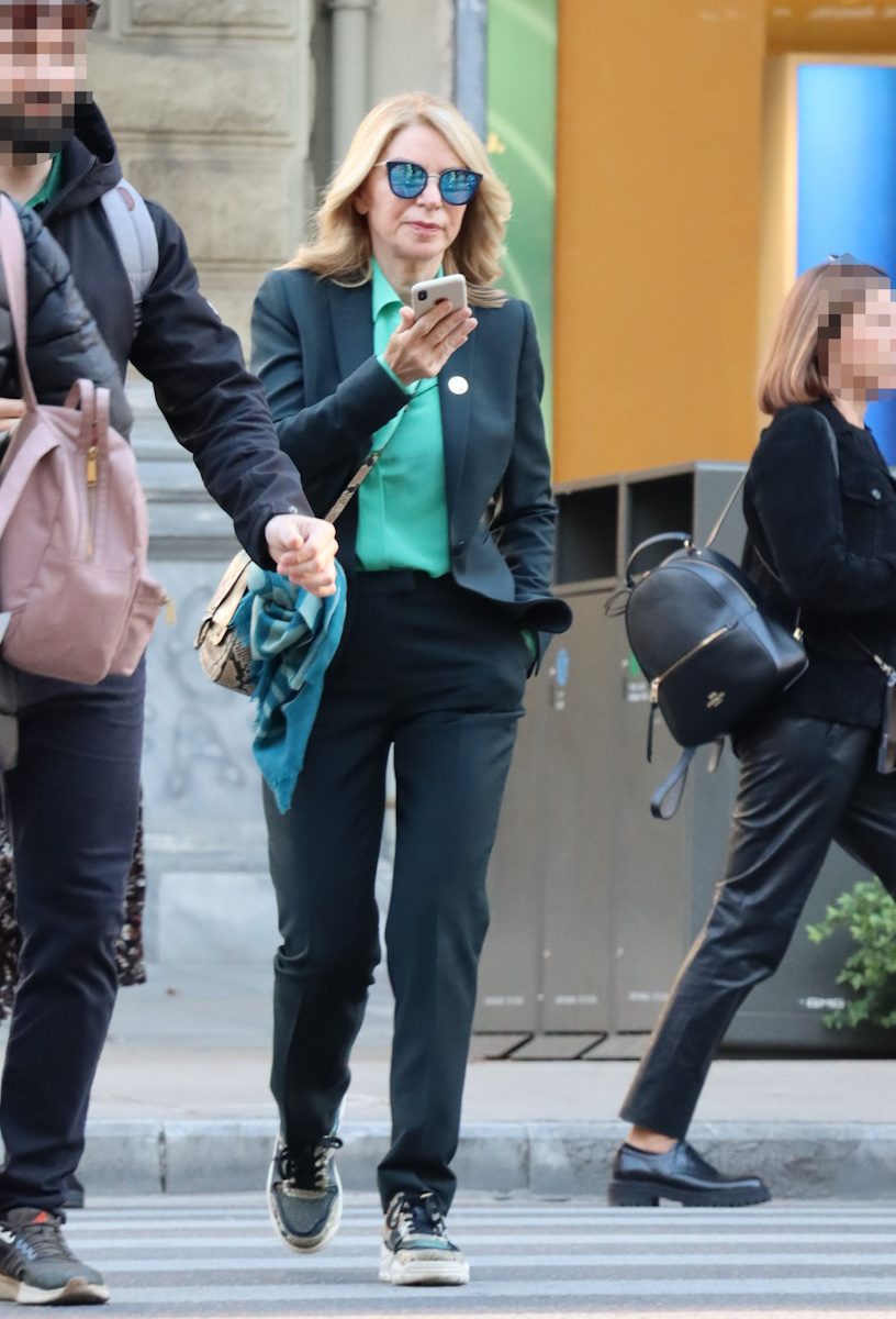 Έλλη Στάη: Χαλαρή περιήγηση στο κέντρο της Αθήνας – Εικόνες