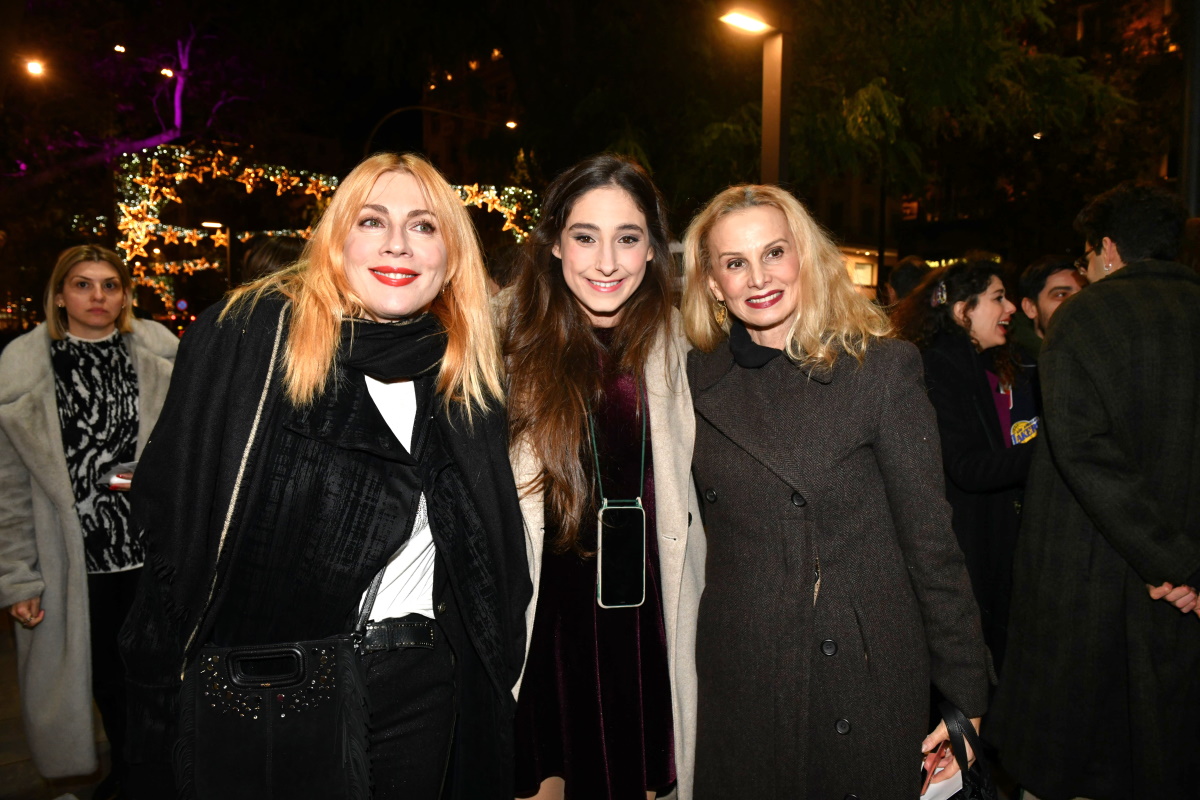 Στο παραπλήσιο δωμάτιο: Πολλοί επώνυμοι στην επίσημη πρεμιέρα της θεατρικής παράστασης – 35 Στο παραπλήσιο δωμάτιο: Πολλοί επώνυμοι στην επίσημη πρεμιέρα της θεατρικής παράστασης –