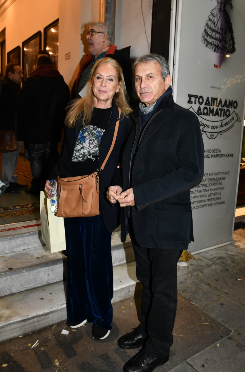 Στο παραπλήσιο δωμάτιο: Πολλοί επώνυμοι στην επίσημη πρεμιέρα της θεατρικής παράστασης – 38 Στο παραπλήσιο δωμάτιο: Πολλοί επώνυμοι στην επίσημη πρεμιέρα της θεατρικής παράστασης –