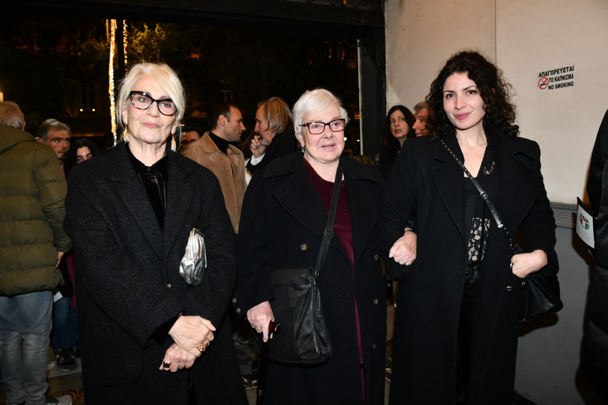 Στο παραπλήσιο δωμάτιο: Πολλοί επώνυμοι στην επίσημη πρεμιέρα της θεατρικής παράστασης – 41 Στο παραπλήσιο δωμάτιο: Πολλοί επώνυμοι στην επίσημη πρεμιέρα της θεατρικής παράστασης –