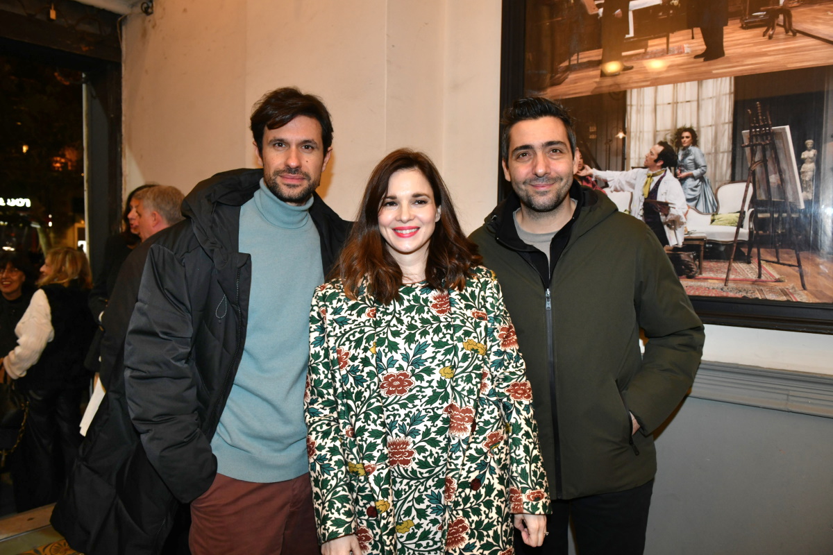 Στο παραπλήσιο δωμάτιο: Πολλοί επώνυμοι στην επίσημη πρεμιέρα της θεατρικής παράστασης – 42 Στο παραπλήσιο δωμάτιο: Πολλοί επώνυμοι στην επίσημη πρεμιέρα της θεατρικής παράστασης –