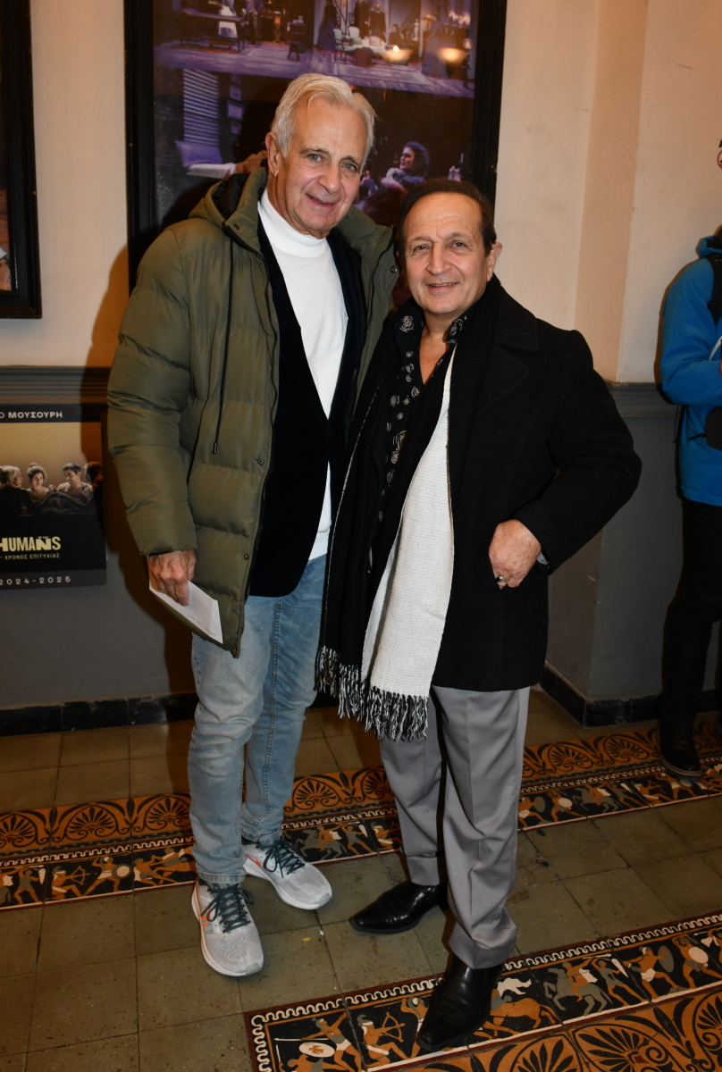 Στο παραπλήσιο δωμάτιο: Πολλοί επώνυμοι στην επίσημη πρεμιέρα της θεατρικής παράστασης – 43 Στο παραπλήσιο δωμάτιο: Πολλοί επώνυμοι στην επίσημη πρεμιέρα της θεατρικής παράστασης –