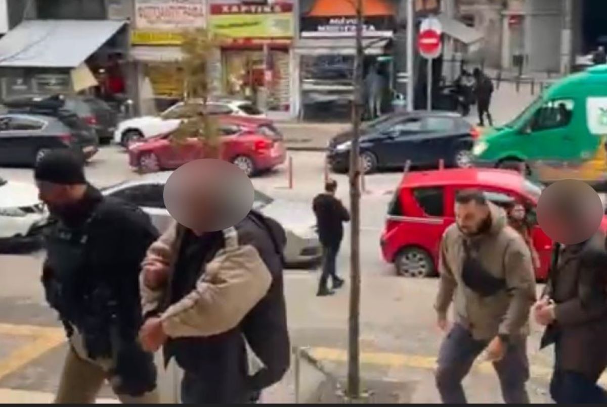 Οι συλληφθέντες για τις πλαστές πίνακες στη Θεσσαλονίκη στον εισαγγελέα