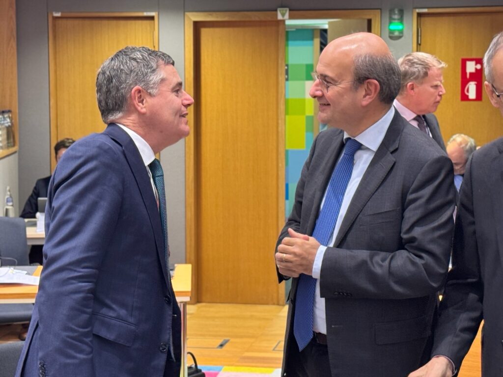 Η Ελλάδα στις 8 χώρες της ΕΕ που ο προϋπολογισμός τους εγκρίθηκε χωρίς παρατηρήσεις από την Κομισιόν