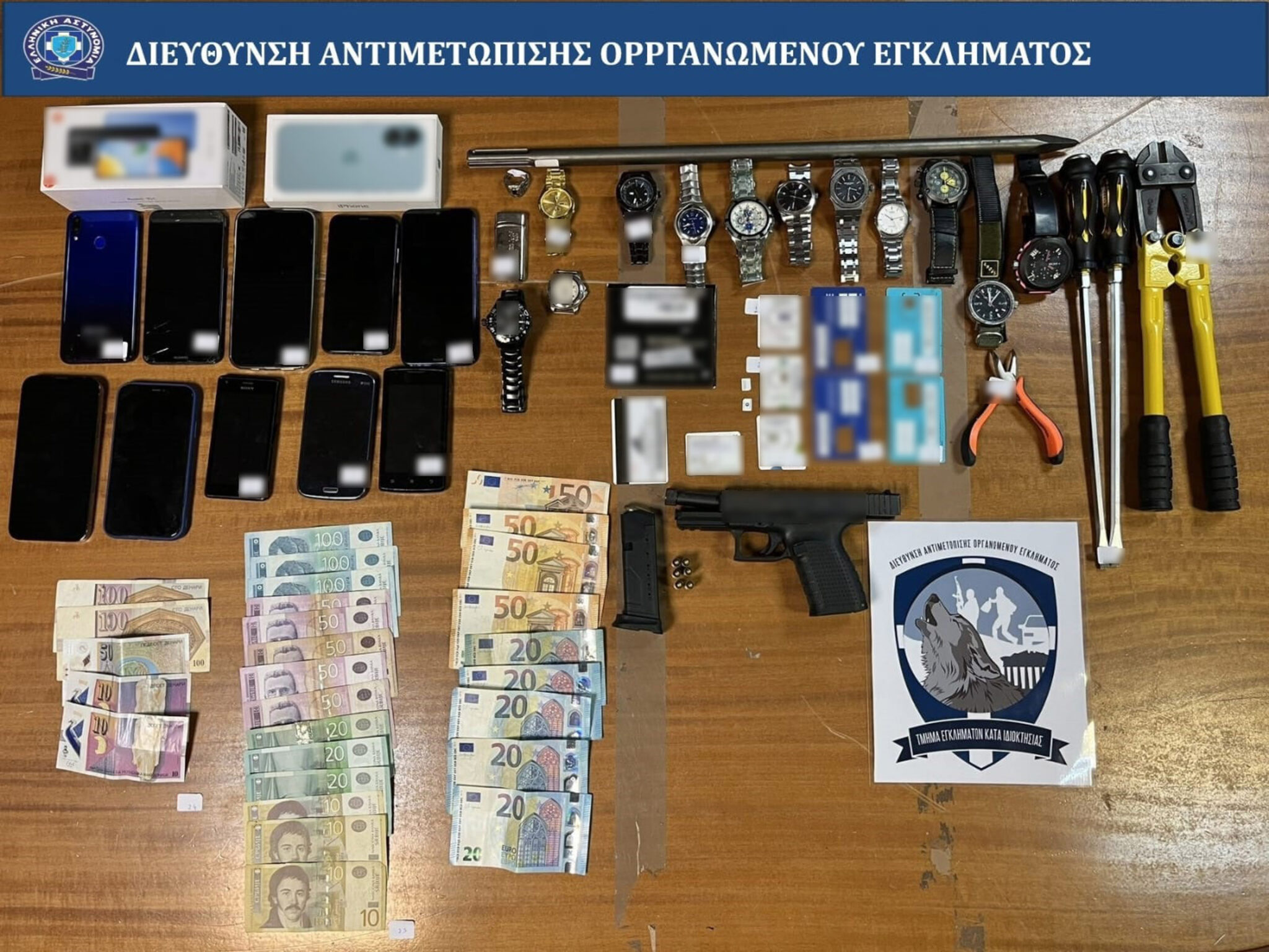Ποινική δίωξη για 2 κακουργήματα και 3 πλημμελήματα σε 8 Τούρκους συλληφθέντες για το οπλοστάσιο στην Αθήνα