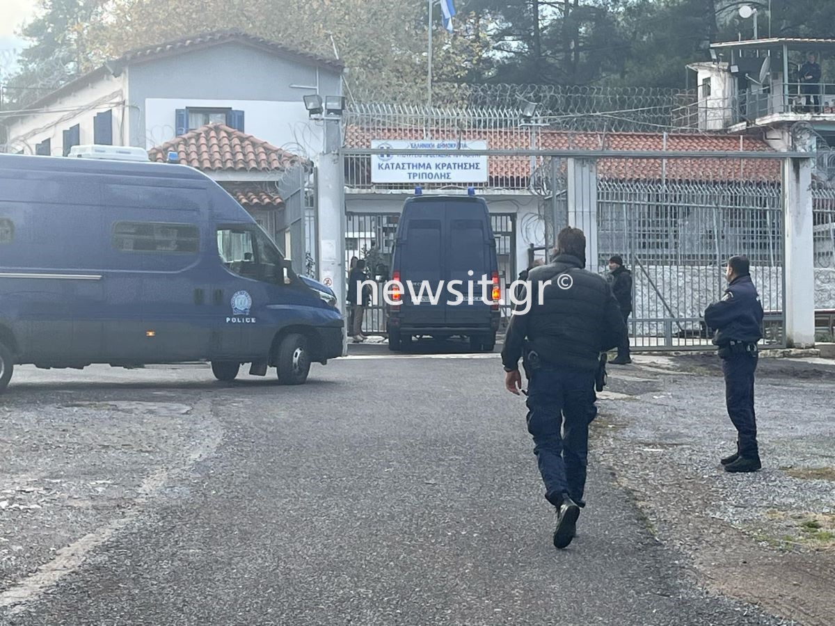 Στην πτέρυγα COVID των φυλακών της Τρίπολης βρίσκεται ο αστυνομικός της Βουλής που κατηγορείται για την κακοποίηση των παιδιών του