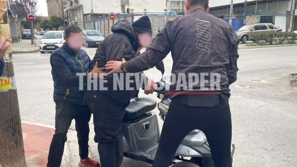 Ατύχημα στον Βόλο: Αυτοκίνητο παρέσυρε ΑμεΑ με αναπηρικό αμαξίδιο και εξαφανίστηκε