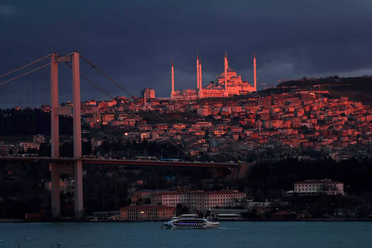 Οδηγός και συνοδός ελληνικού λεωφορείου κρατούμενοι 90 ημέρες στην Τουρκία