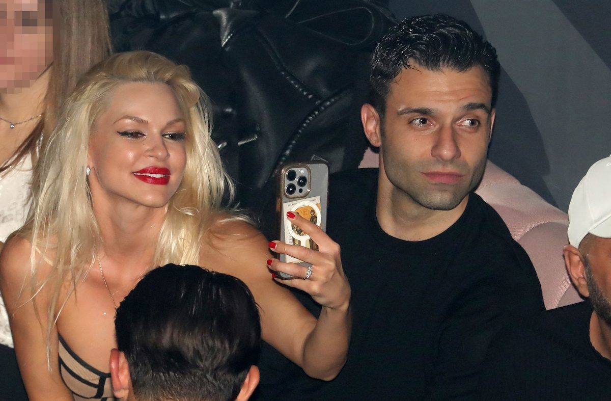 Βίκυ Κάβουρα – Γιώργος Τζαβέλλας: Σε ζεστές στιγμές σε βραδινή έξοδο – Φωτογραφίες 10 Βίκυ Κάβουρα – Γιώργος Τζαβέλλας: Σε ζεστές στιγμές σε βραδινή έξοδο – Φωτογραφίες