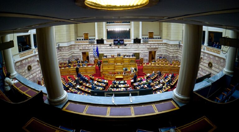 Βουλή: Πρόταση της Νέας Αριστεράς για συλλογικά συμβόλαια, κατώτατο μισθό και επιστροφή 13ου και 14ου μισθού