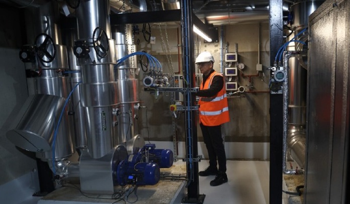 w13-95901geothermalenergyplant