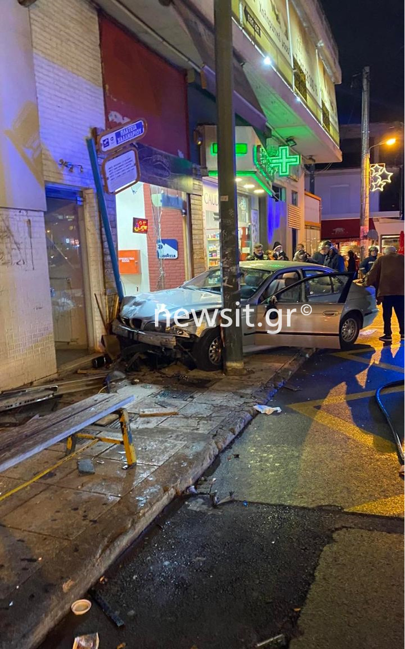 Βίντεο ντοκουμέντο λίγες στιγμές πριν το αυτοκίνητο χτυπήσει σε στάση λεωφορείου στο Χαλάνδρι 11 Βίντεο ντοκουμέντο λίγες στιγμές πριν το αυτοκίνητο χτυπήσει σε στάση λεωφορείου στο Χαλάνδρι