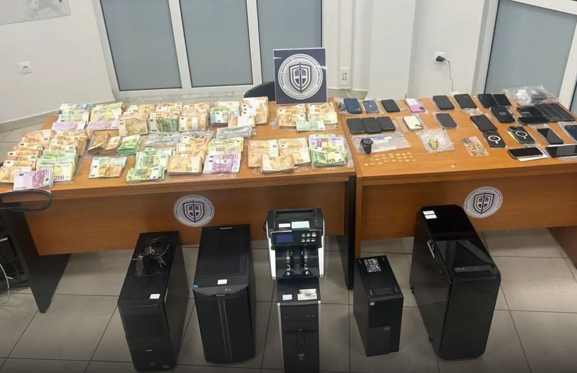 Χαλκιδική: Οι κατηγορίες στους 21 από το δίκτυο της πολεοδομίας 13 Χαλκιδική: Οι κατηγορίες στους 21 από το δίκτυο της πολεοδομίας