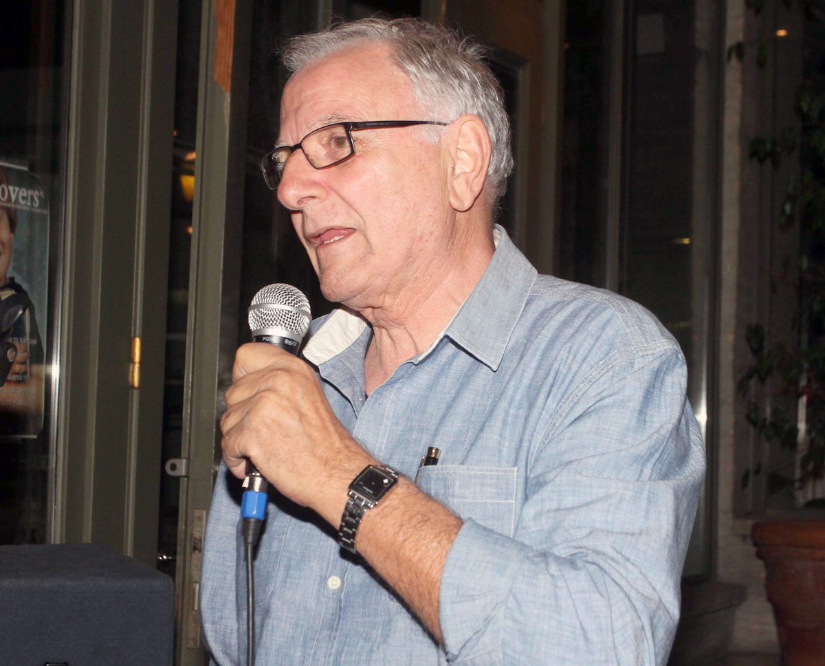 Κώστας Χαρδαβέλλας: «Μην το βάζετε ποτέ στα μαλακά» – Το συγκινητικό μήνυμα στην τελευταία τηλεοπτική του παρουσία