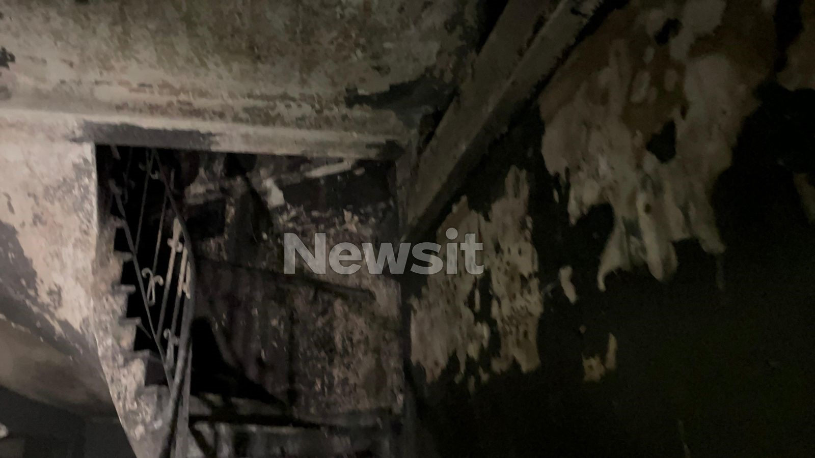 Θλίψη στην Καλαμπάκα για τον 55χρονο ξενοδόχο: Εδώ έπεσε από το μπαλκόνι και σκοτώθηκε 27 Θλίψη στην Καλαμπάκα για τον 55χρονο ξενοδόχο: Εδώ έπεσε από το μπαλκόνι και σκοτώθηκε
