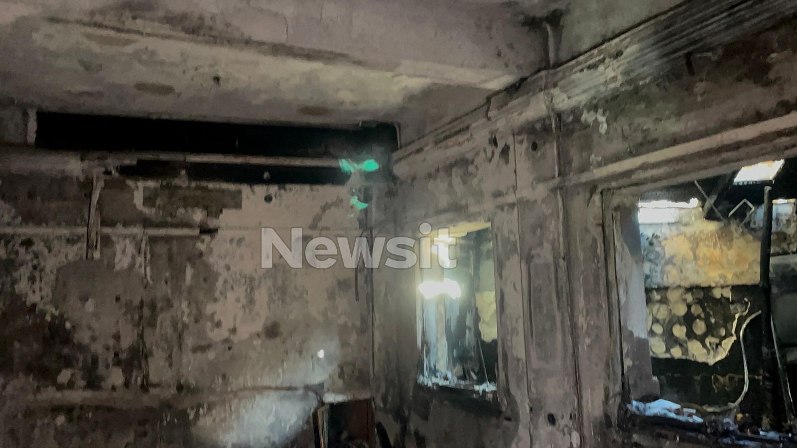 Θλίψη στην Καλαμπάκα για τον 55χρονο ξενοδόχο: Εδώ έπεσε από το μπαλκόνι και σκοτώθηκε 28 Θλίψη στην Καλαμπάκα για τον 55χρονο ξενοδόχο: Εδώ έπεσε από το μπαλκόνι και σκοτώθηκε