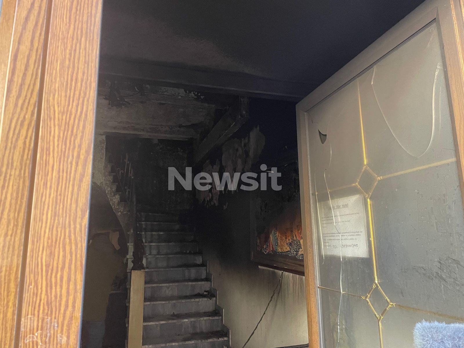 Θλίψη στην Καλαμπάκα για τον 55χρονο ξενοδόχο: Εδώ έπεσε από το μπαλκόνι και σκοτώθηκε 29 Θλίψη στην Καλαμπάκα για τον 55χρονο ξενοδόχο: Εδώ έπεσε από το μπαλκόνι και σκοτώθηκε