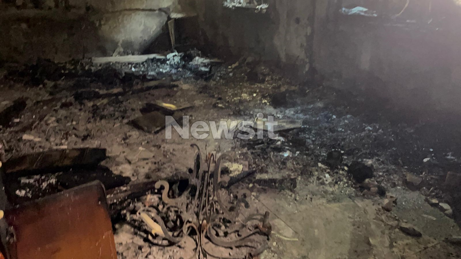 Θλίψη στην Καλαμπάκα για τον 55χρονο ξενοδόχο: Εδώ έπεσε από το μπαλκόνι και σκοτώθηκε 30 Θλίψη στην Καλαμπάκα για τον 55χρονο ξενοδόχο: Εδώ έπεσε από το μπαλκόνι και σκοτώθηκε