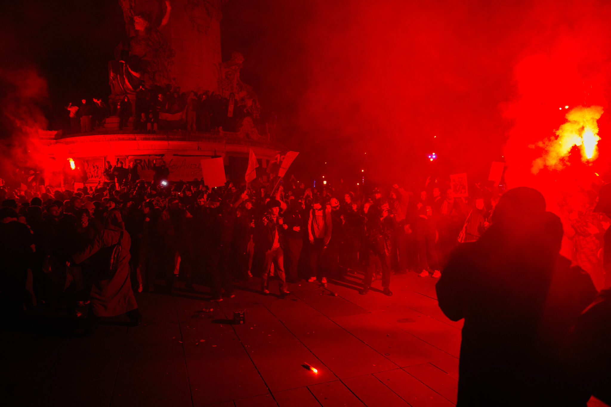 Το μισητό κτήνος δεν είναι νεκρό»: Χιλιάδες Γάλλοι γιόρτασαν τον θάνατο του Ζαν Μαρί Λεπέν 8 Το μισητό κτήνος δεν είναι νεκρό»: Χιλιάδες Γάλλοι γιόρτασαν τον θάνατο του Ζαν Μαρί Λεπέν