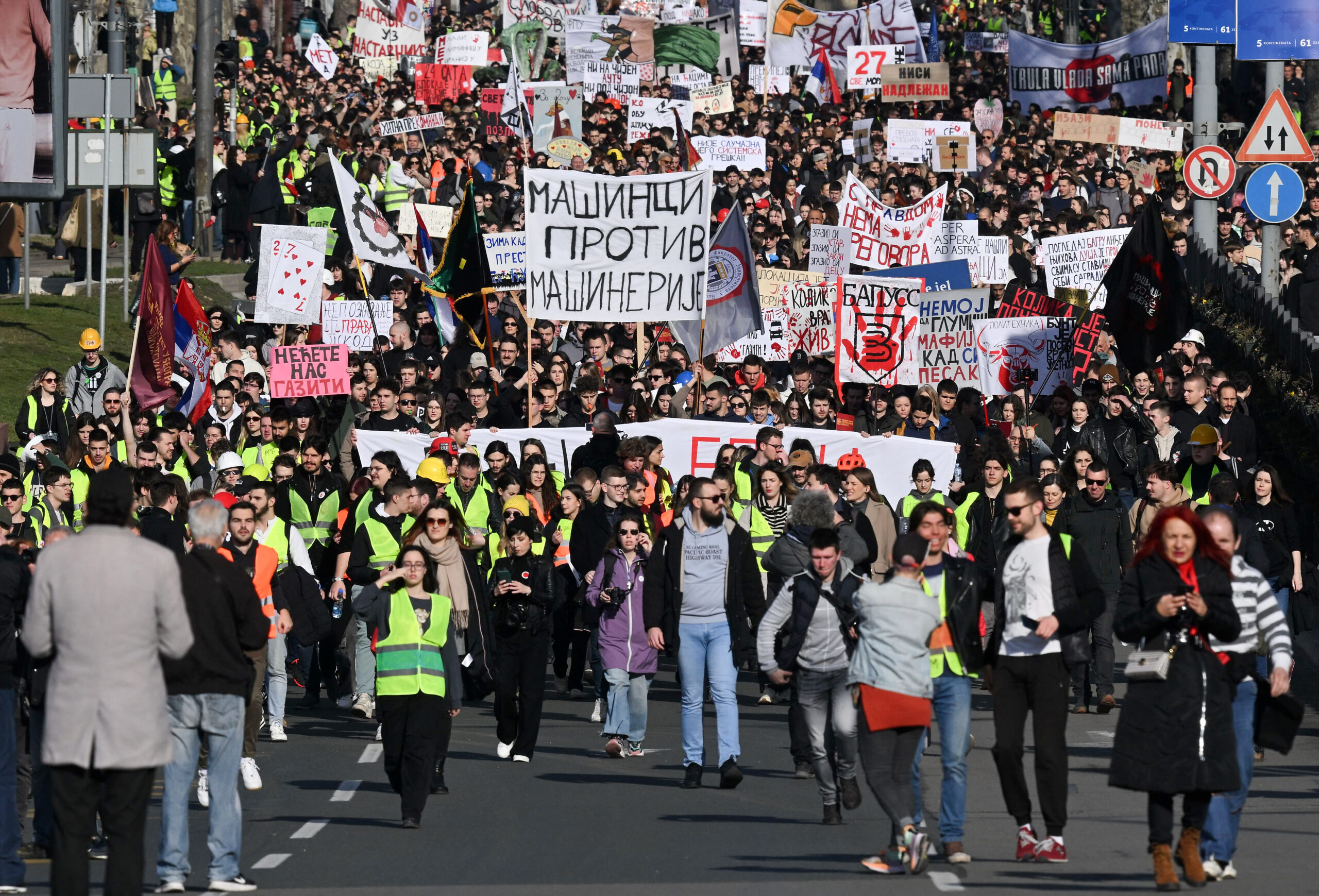 SERBIA-POLITCS-TRAIN-ACCIDENT-DEMONSTRATION Σερβία: Ο Αλ Βούτσιτς ανακοίνωσε ότι ικανοποίησε όλα τα αιτήματα των φοιτητών και δήλωσε ανασχηματισμό της κυβέρνησης