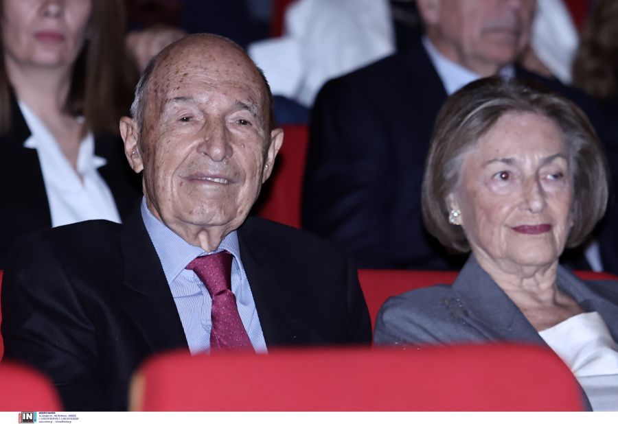 Με τις τιμές εν ενεργεία πρωθυπουργού την Πέμπτη η κηδεία του Κώστα Σημίτη – Τετραήμερο πένθος για τον θάνατό του 5 Η ζωή, το έργο και η παρακαταθήκη του Κώστα Σημίτη – Τετραήμερο εθνικό πένθος, συγκινητικά μηνύματα συνοδοιπόρων και αντιπάλων