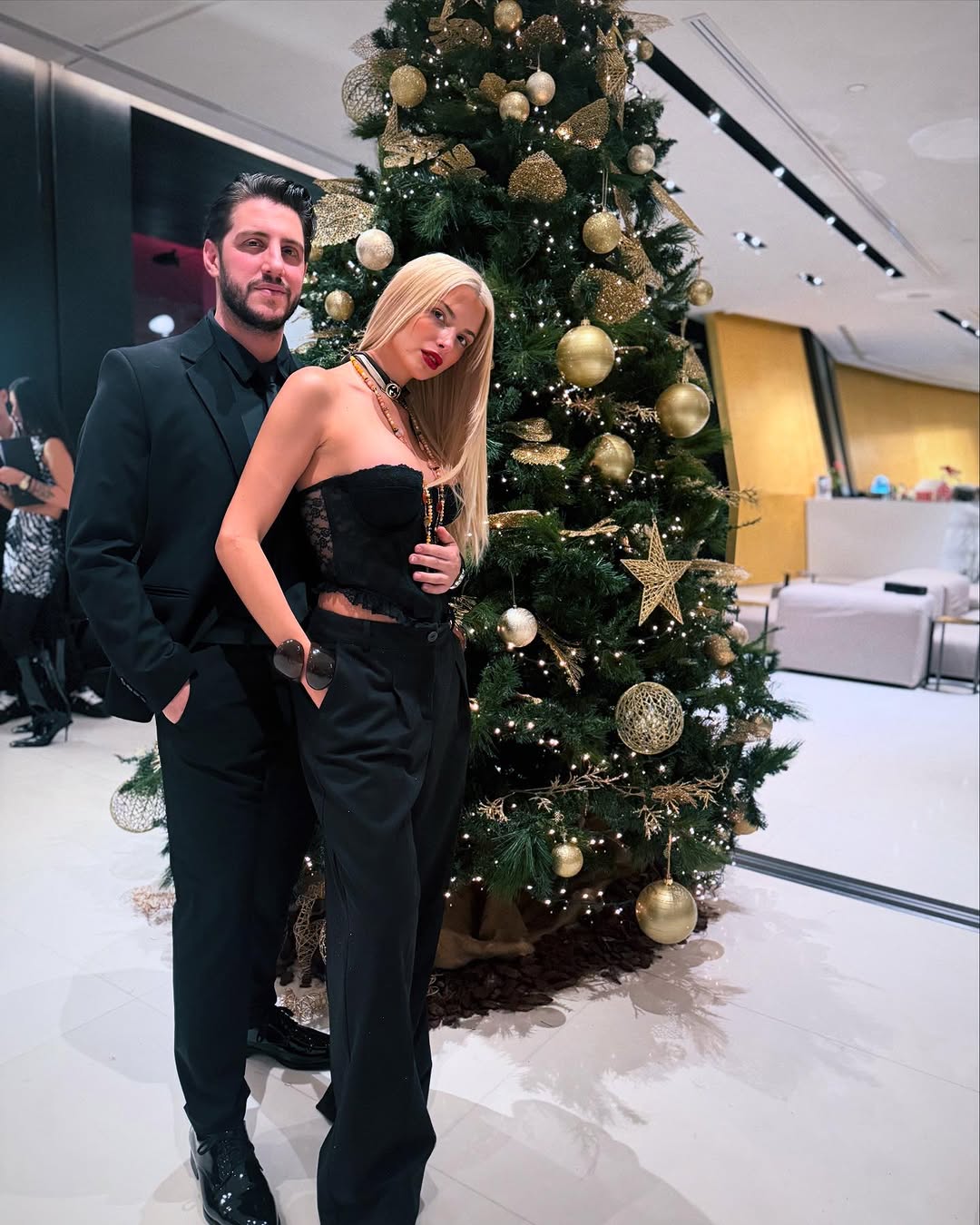 Πρωτοχρονιά 2025: Πώς γιόρτασαν οι celebrities και οι καλλιτέχνες το νέο έτος – Ρεβεγιόν και οικογενειακές εικόνες 32 Πρωτοχρονιά 2025: Πώς γιόρτασαν οι celebrities και οι καλλιτέχνες το νέο έτος – Ρεβεγιόν και οικογενειακές εικόνες